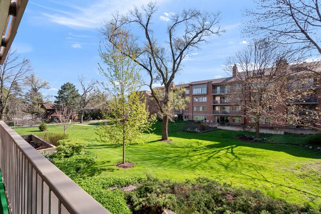 22 Park Lane 204, Park Ridge, IL 60068
