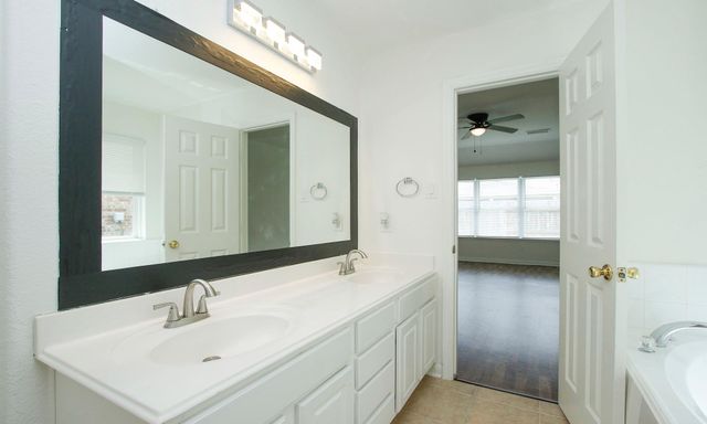1414 Chandler Park Lane, Fresno, TX 77545