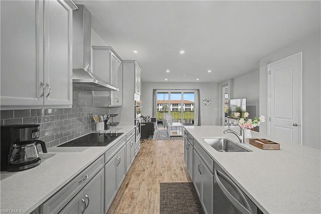 4713 Arboretum CIR 202, Naples, FL 34112