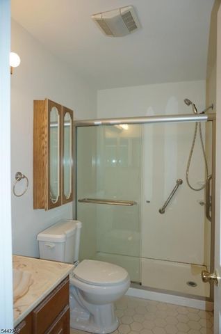 10 Hemlock Ct, Raritan Twp., NJ 08822