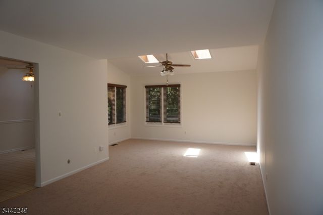 10 Hemlock Ct, Raritan Twp., NJ 08822