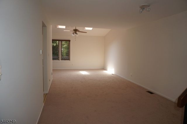 10 Hemlock Ct, Raritan Twp., NJ 08822