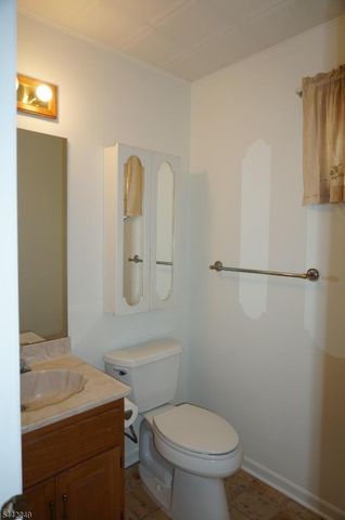 10 Hemlock Ct, Raritan Twp., NJ 08822