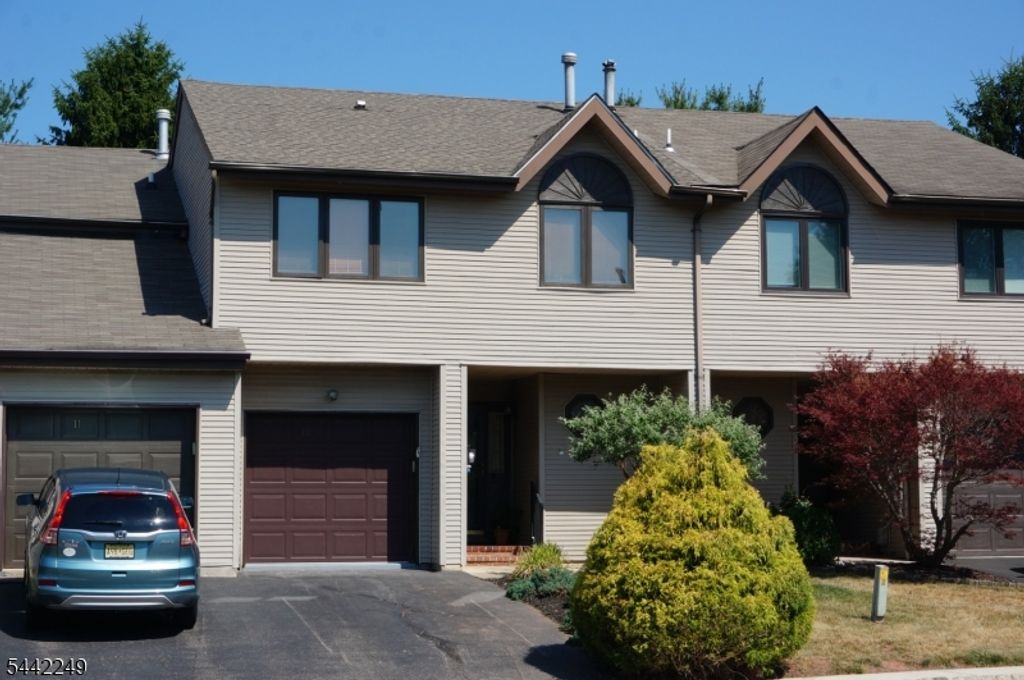 10 Hemlock Ct, Raritan Twp., NJ 08822