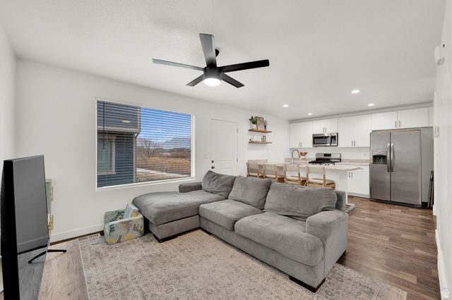 228 E HUMMINGBIRD CT, Saratoga Springs, UT 84045