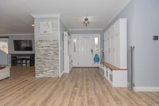 5555 Lakeside Drive, Newburgh, IN 47630