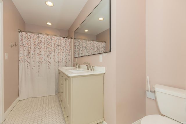 5555 Lakeside Drive, Newburgh, IN 47630