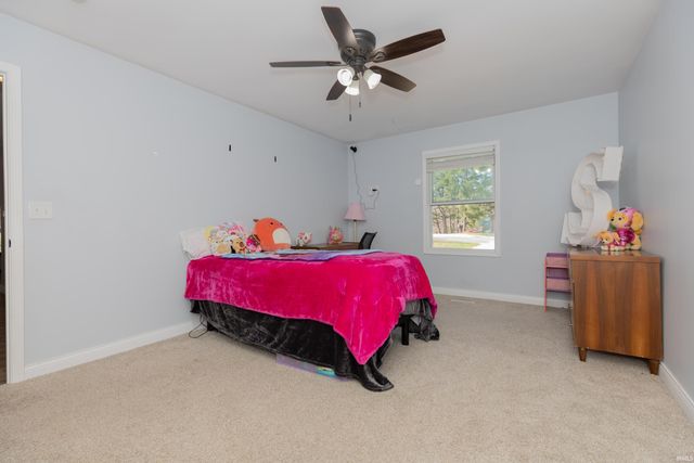 5555 Lakeside Drive, Newburgh, IN 47630