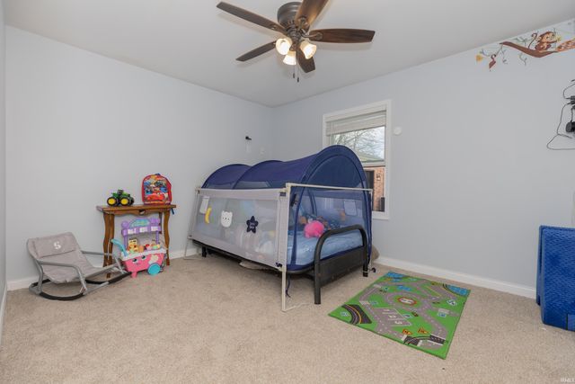 5555 Lakeside Drive, Newburgh, IN 47630