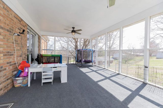 5555 Lakeside Drive, Newburgh, IN 47630