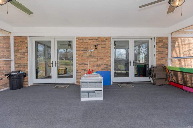 5555 Lakeside Drive, Newburgh, IN 47630