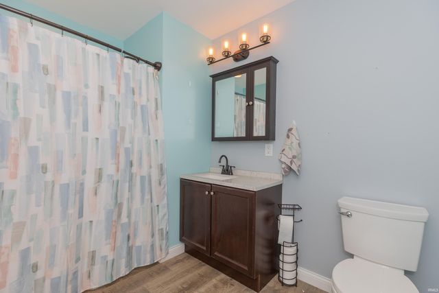 5555 Lakeside Drive, Newburgh, IN 47630