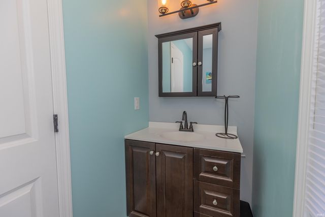 5555 Lakeside Drive, Newburgh, IN 47630