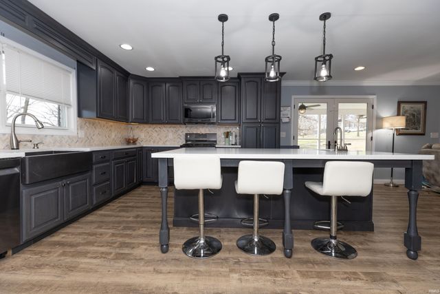 5555 Lakeside Drive, Newburgh, IN 47630