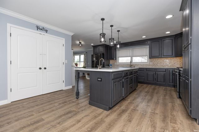 5555 Lakeside Drive, Newburgh, IN 47630