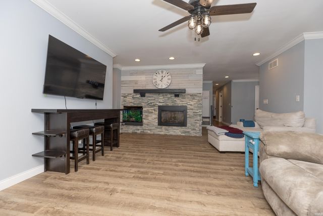 5555 Lakeside Drive, Newburgh, IN 47630