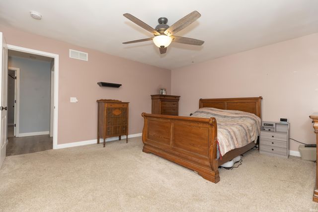 5555 Lakeside Drive, Newburgh, IN 47630