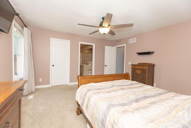 5555 Lakeside Drive, Newburgh, IN 47630