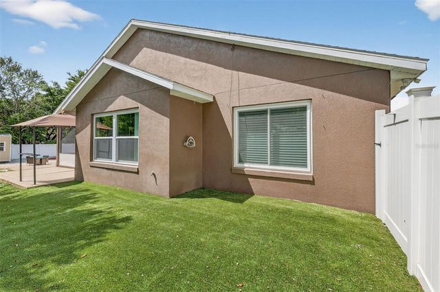 11637 LAKE DRIVE, Leesburg, FL 34788