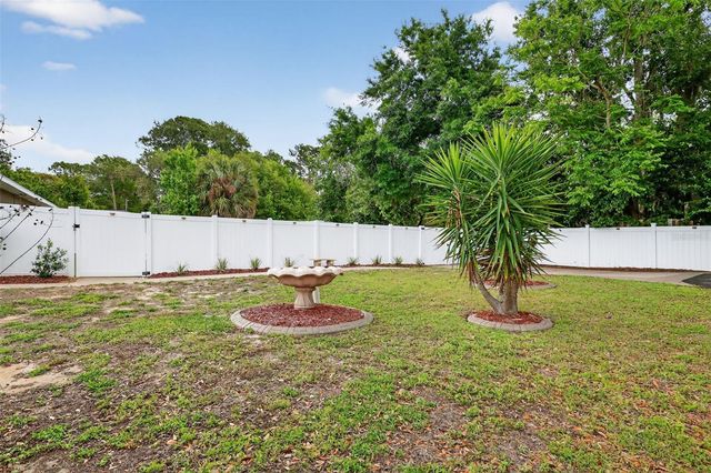 11637 LAKE DRIVE, Leesburg, FL 34788