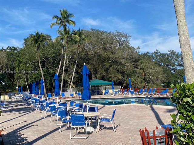 9420 Poinciana Pl 214, Davie, FL 33324