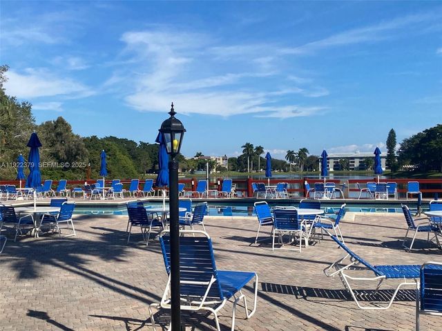 9420 Poinciana Pl 214, Davie, FL 33324