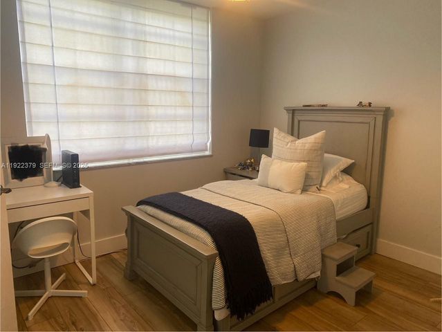 9420 Poinciana Pl 214, Davie, FL 33324