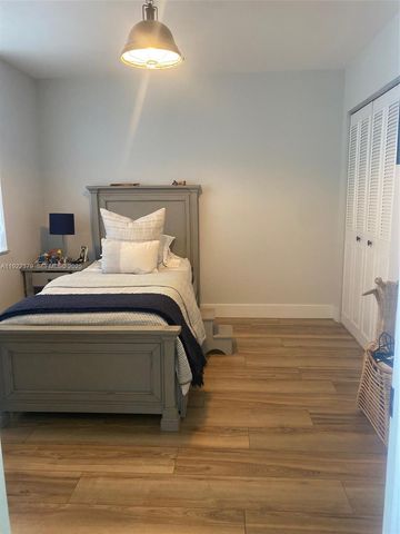 9420 Poinciana Pl 214, Davie, FL 33324