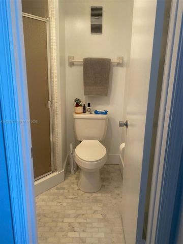 9420 Poinciana Pl 214, Davie, FL 33324