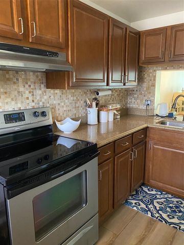 9420 Poinciana Pl 214, Davie, FL 33324