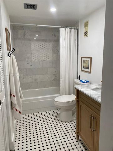 9420 Poinciana Pl 214, Davie, FL 33324