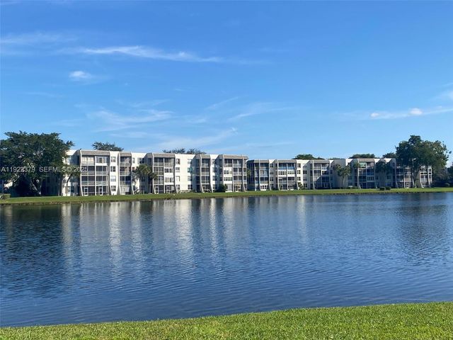 9420 Poinciana Pl 214, Davie, FL 33324