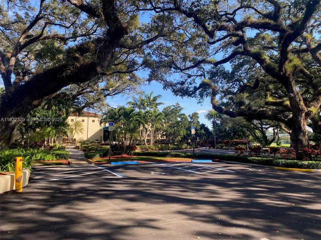 9420 Poinciana Pl 214, Davie, FL 33324