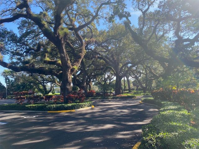 9420 Poinciana Pl 214, Davie, FL 33324