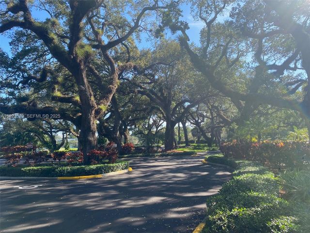 9420 Poinciana Pl 214, Davie, FL 33324