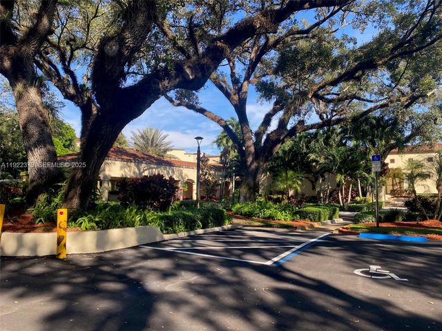 9420 Poinciana Pl 214, Davie, FL 33324