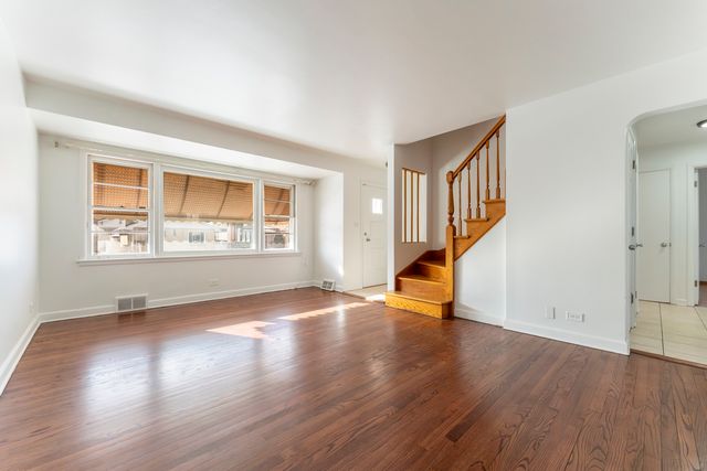 5800 W Foster Avenue, Chicago, IL 60630