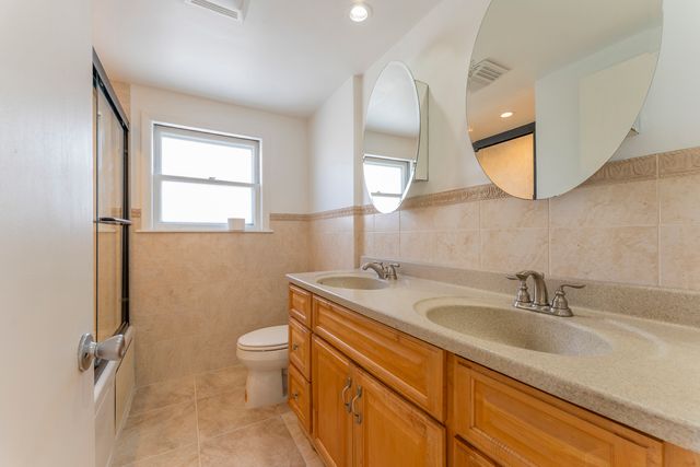 5800 W Foster Avenue, Chicago, IL 60630