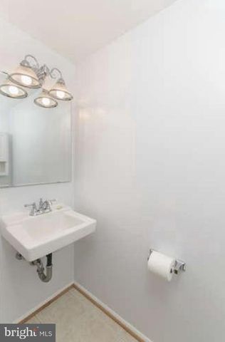 8302 MOLINE PL, Springfield, VA 22153