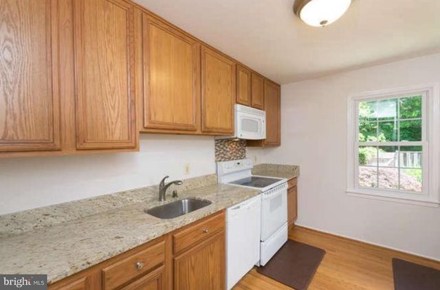 8302 MOLINE PL, Springfield, VA 22153