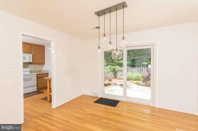 8302 MOLINE PL, Springfield, VA 22153