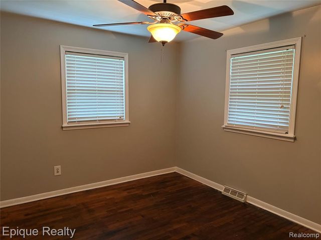 5140 Youngstown Place, Saginaw, MI 48601