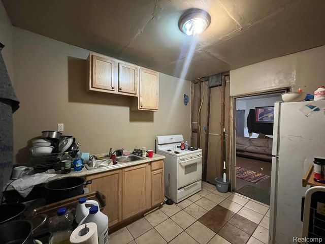 4002 W Philadelphia Street, Detroit, MI 48204