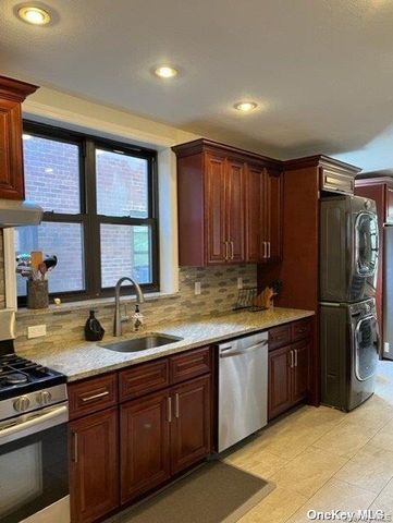 3 Townhouse Place 3A, Great Neck, NY 11021