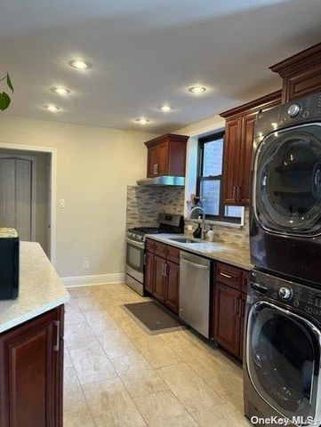 3 Townhouse Place 3A, Great Neck, NY 11021