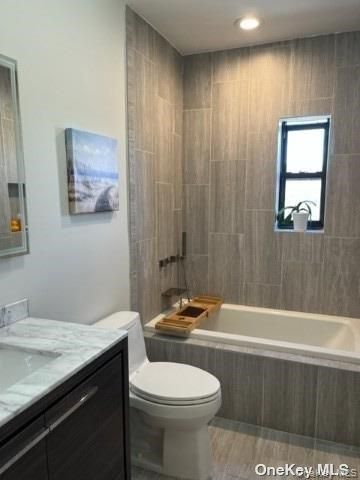 3 Townhouse Place 3A, Great Neck, NY 11021