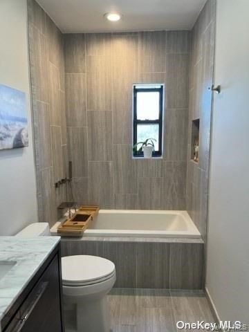 3 Townhouse Place 3A, Great Neck, NY 11021