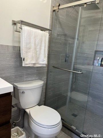 3 Townhouse Place 3A, Great Neck, NY 11021