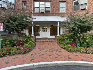 3 Townhouse Place 3A, Great Neck, NY 11021