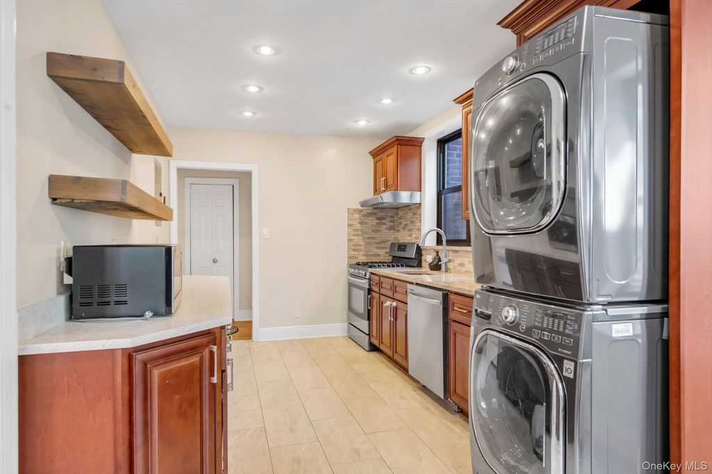 3 Townhouse Place 3A, Great Neck, NY 11021 — photo 3